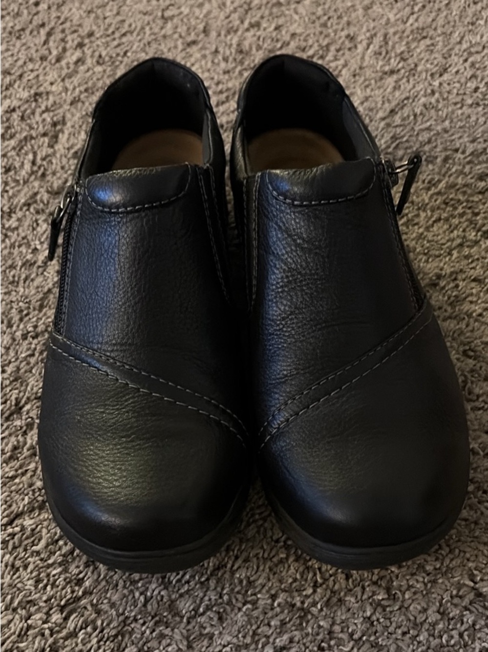 WOMEN'S CLARKS CARLEIGH RAY SLIP ON SHOES SIZE 8.5 WIDE